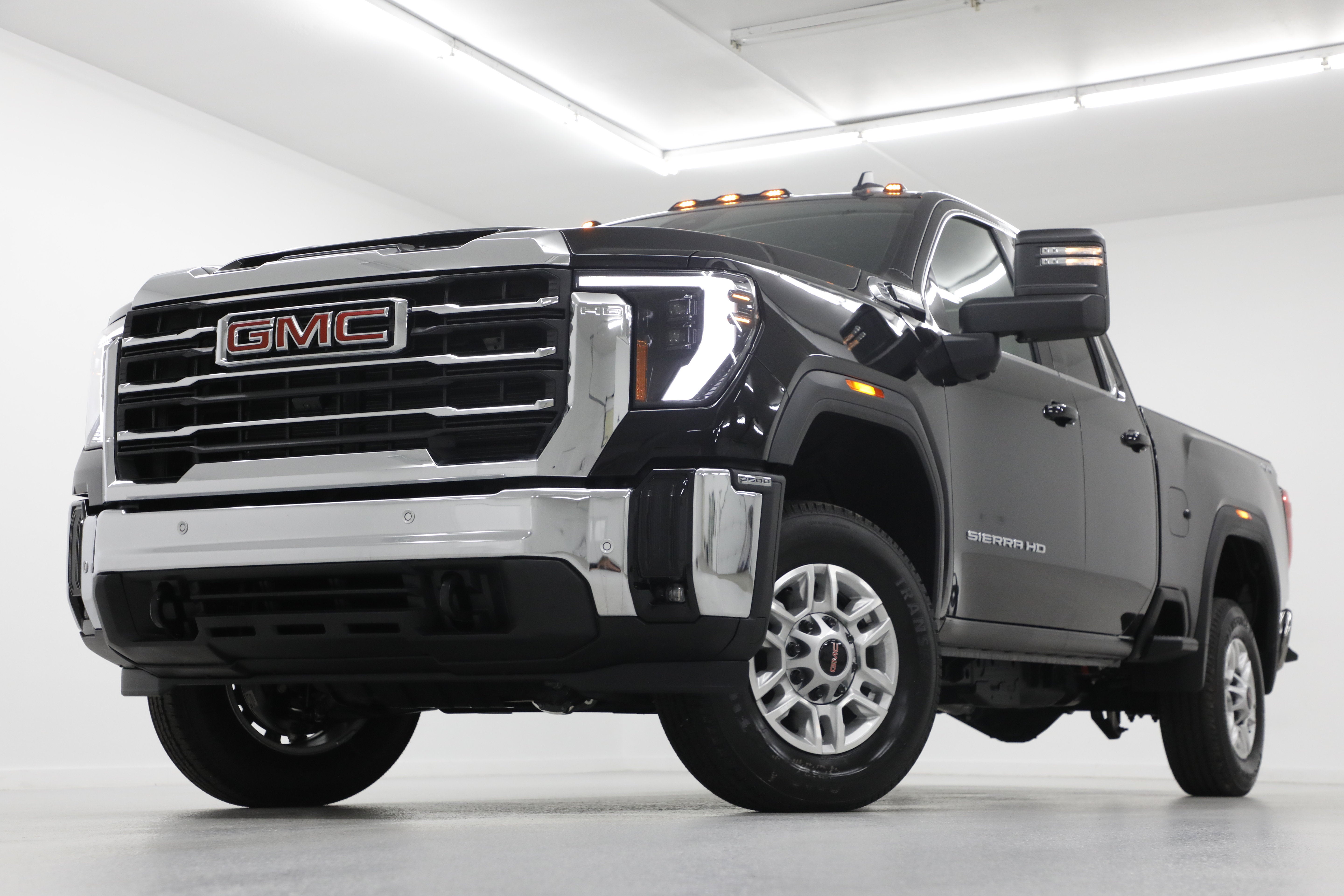 2026 GMC Sierra 2500 HD SLE in Onyx Black — front three-quarter view