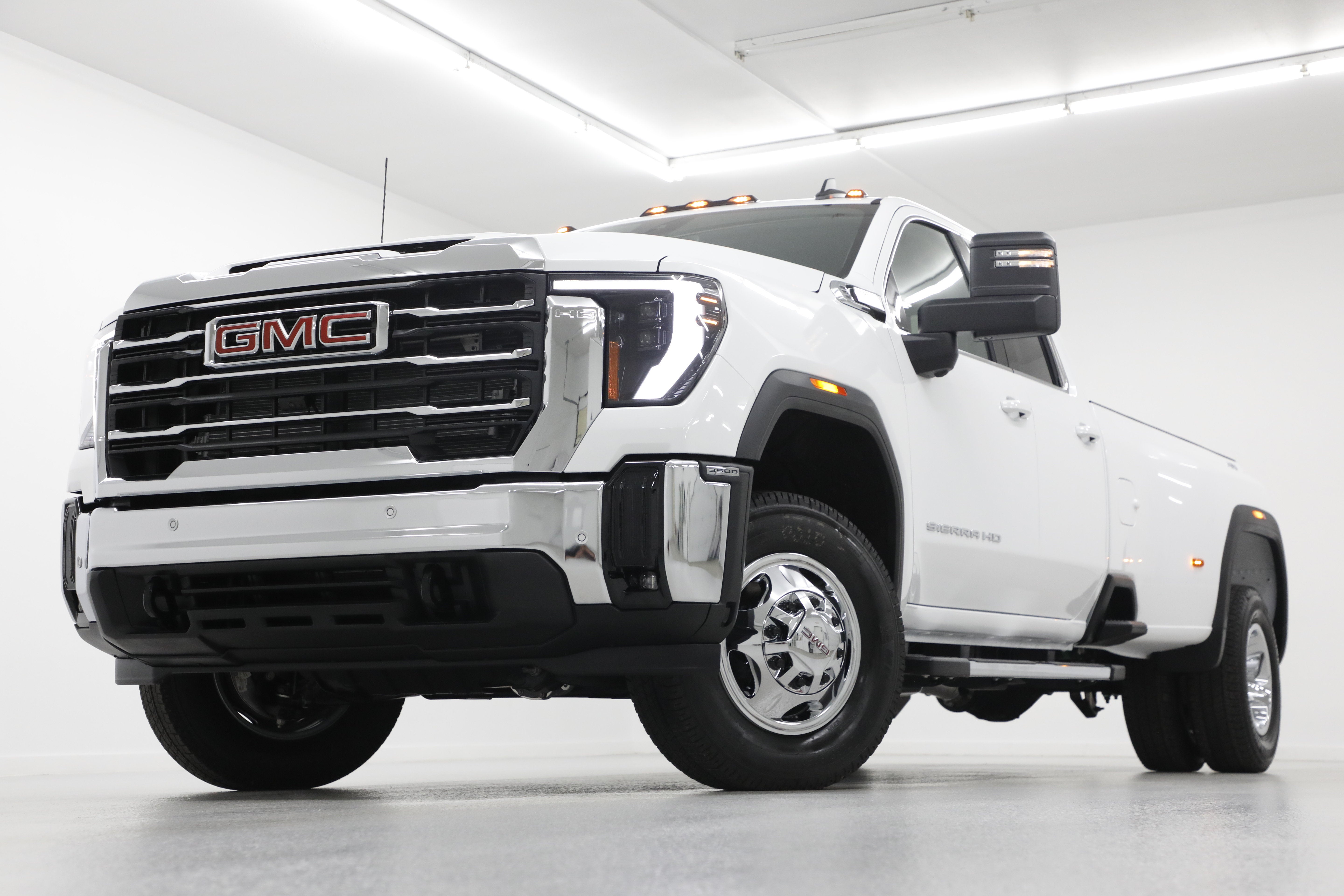 2026 GMC Sierra 3500 HD SLE DRW in Summit White — front three-quarter view